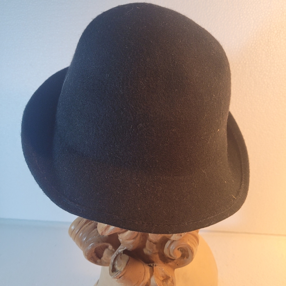 Woman hat - Picture 3 of 3